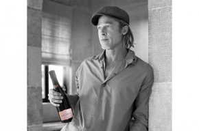 Petite Fleur е розово шампанско, което се състои от 65% Шардоне Grand Cru 2019, 30% Шардоне Grand Cru от вечния резерв и 5% Пино Ноар.