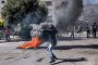 Палестински протестиращ отхвърля с прашка контейнер със сълзотворен газ по време на сблъсъците с израелските сили в град Хеброн на окупирания Западен бряг на 13 октомври. Хазем Бадер/AFP/Getty Images