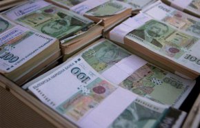 В края на март в обращение в страната са били 582 453 492 броя банкноти в лева, показва статистиката на Българската народна банка, публикувана на страницата ѝ в интернет.

