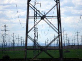 Либерализацията на пазара на тока се отлага за 1 юли 2025 