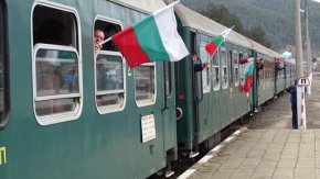 Специален празничен влак ще пътува от гара Септември до Якоруда и от Якоруда до гара Септември по повод националния празник за освобождението на България на 3 март. 