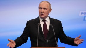 
Президентът разговаряше с регионални творци, когато беше повдигнат въпросът за опитите за "отмяна" на руската култура от страна на някои западни държави. По думите на Путин Москва не планира да отговори по подобен начин.