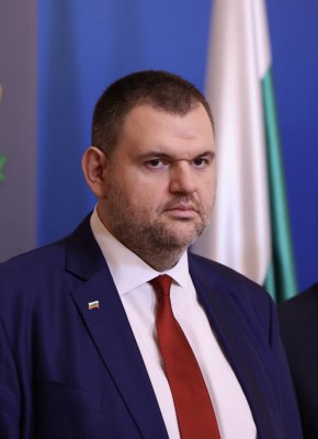 

Делян Пеевски отправи критики към кабинета „Денков“ заради неизпълнените ангажименти към работещите в Мини „Марица Изток“ и отказът с това да започне работата на парламента.
