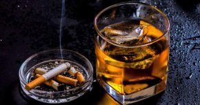 Широкоразпространената употреба на алкохол и електронни цигари сред подрастващите е "тревожна", според доклад, публикуван днес от Световната здравна организация, която препоръчва мерки за ограничаване на достъпа, предаде АФП.